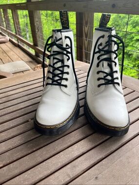 Doc Marten Air Walk